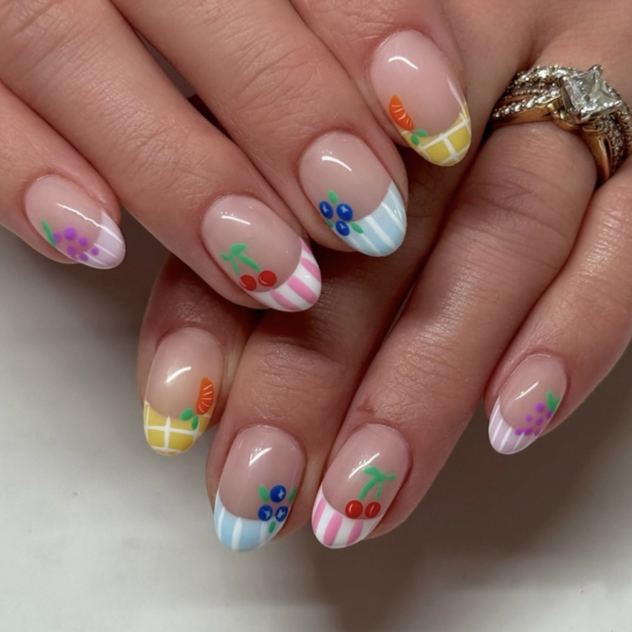 24Pcs 간단한 아몬드 손톱 팁 신선한 다채로운 꽃  - Nail Art Design 리뷰 및 가격